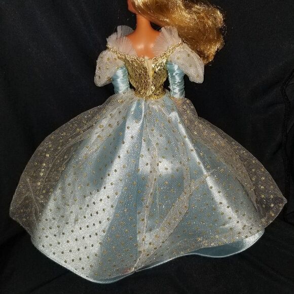 Vintage Barbie doll with blue and gold dress - Picture 5 of 5